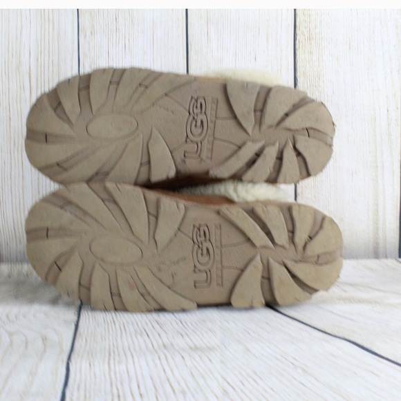 UGG Slippers - Picture 5 of 5